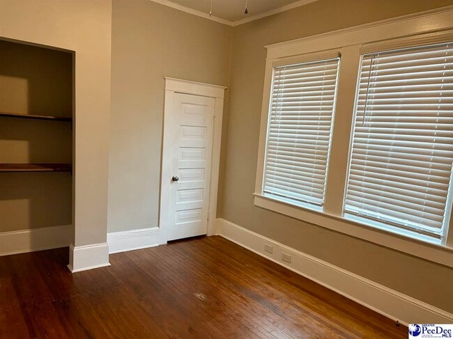 Building Photo - 510 Warley St