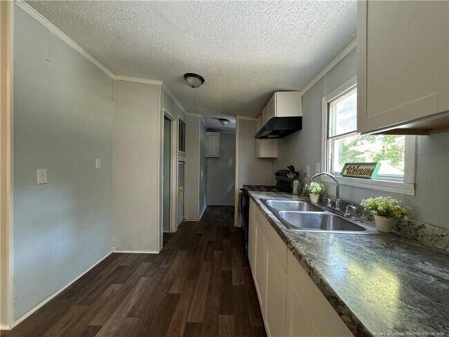 Building Photo - 511 Inverary Dr