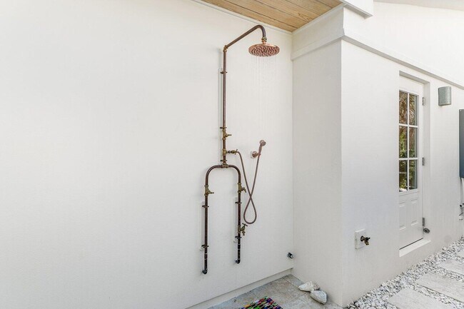 Building Photo - 11 Hersey Dr