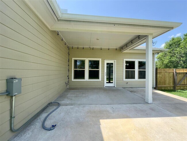 Building Photo - 1520 Hunter's Rd