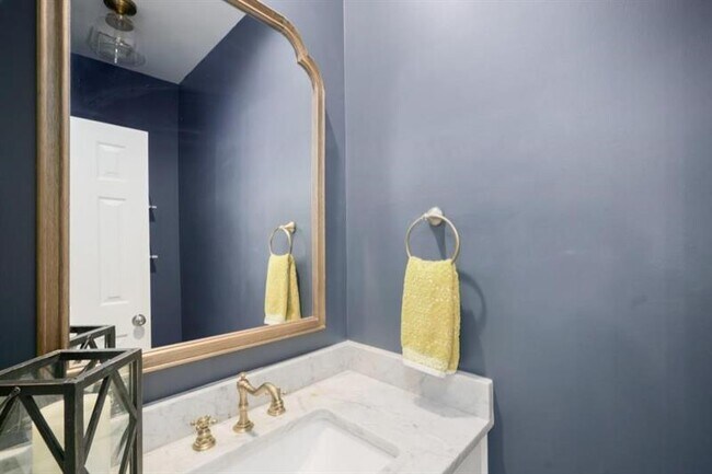 Building Photo - 12080 Greenmont Walk