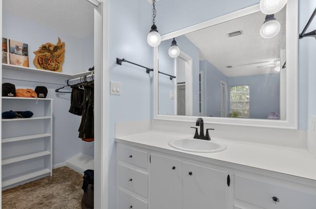 Building Photo - 12402 Blue Water Cir