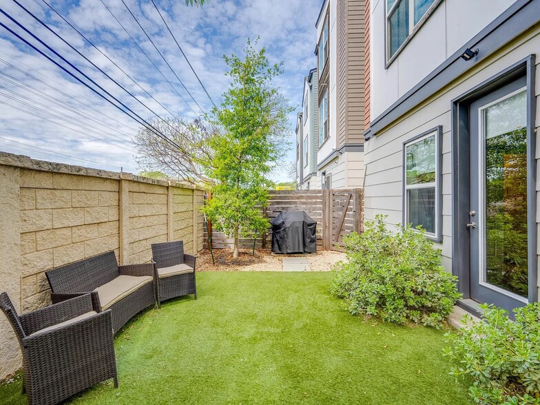 Building Photo - 1406 Waterloo Shore Ln