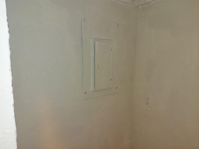 Building Photo - 3021 SW 1st Terrace