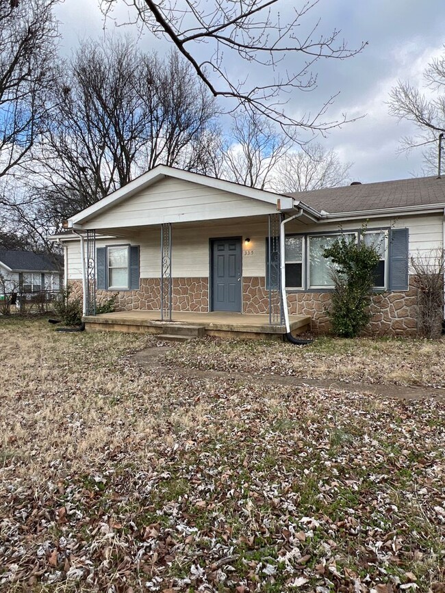 Primary Photo - Three Bedroom Ranch with Fenced Yard in Ol...