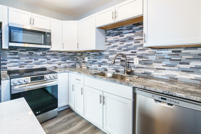 Building Photo - 3016 Pleasant Ave