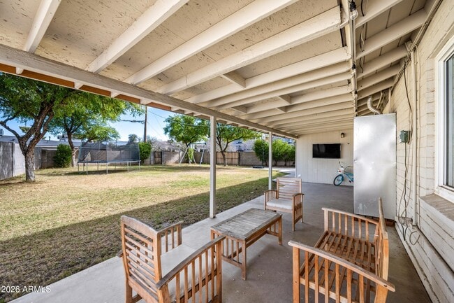 Building Photo - 1831 W Northview Ave