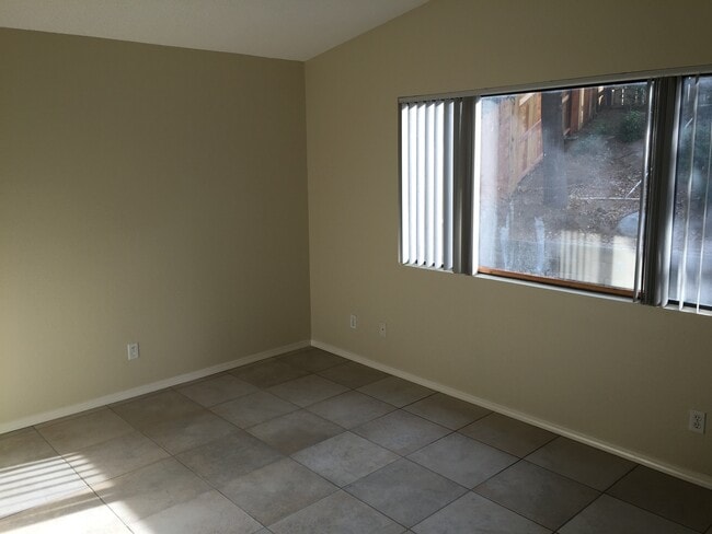 Building Photo - Beautiful 3 bedroom home!