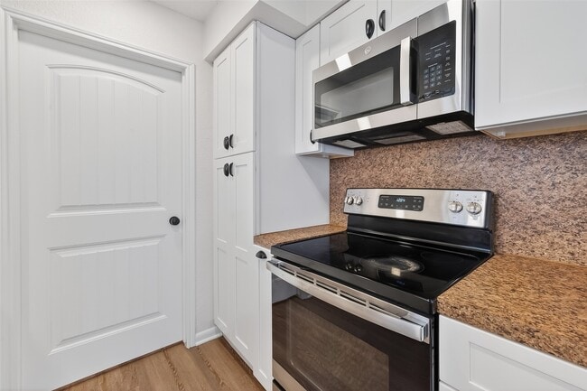 Building Photo - 9538 Ravensworth Dr