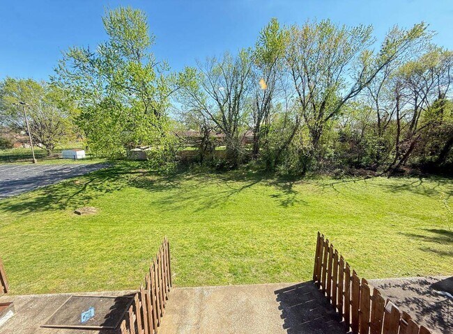 Building Photo - 604 Eastwood St