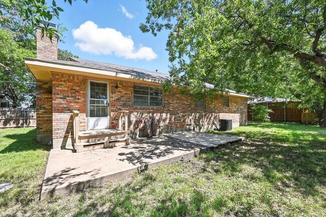Building Photo - QUAINT 3 Bed, 2 Bath Home in Mckinney, TX!...