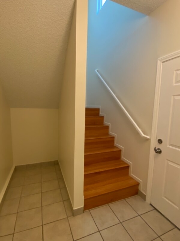 Building Photo - 606 S Everett St