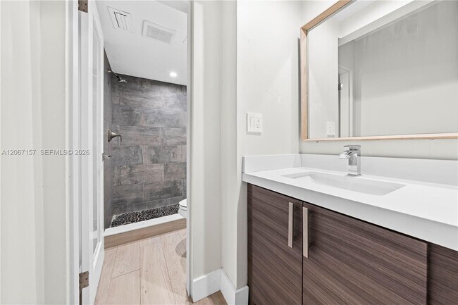 Building Photo - 6480 Miami Lakes Dr