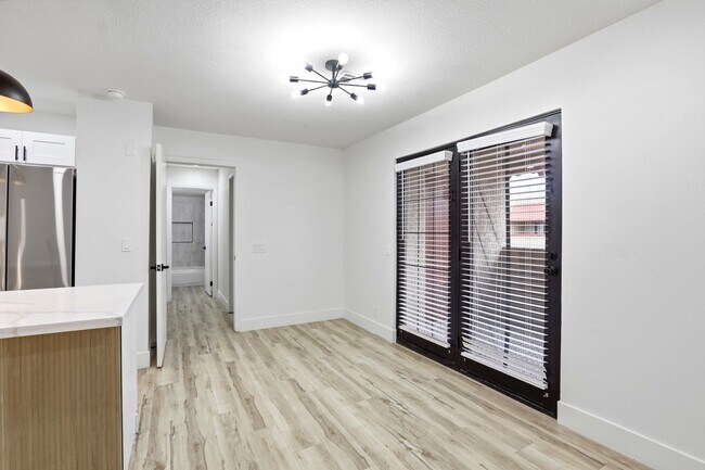 Building Photo - Beautiful 2 Bedroom Condo in China Town District