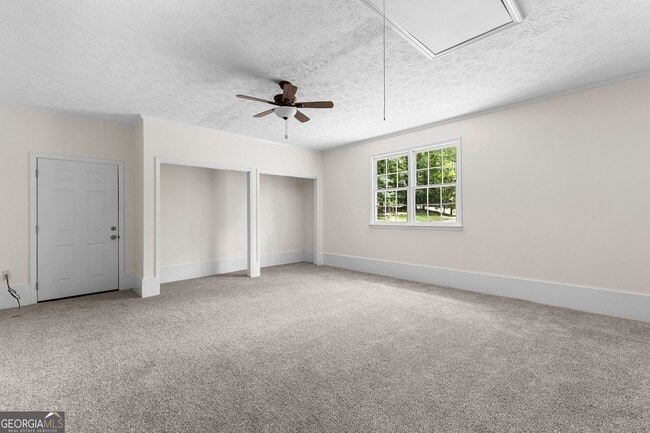 Building Photo - 223 Pinehaven Dr