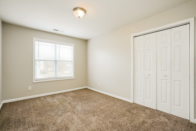 Building Photo - 146 Willowbrook Cir