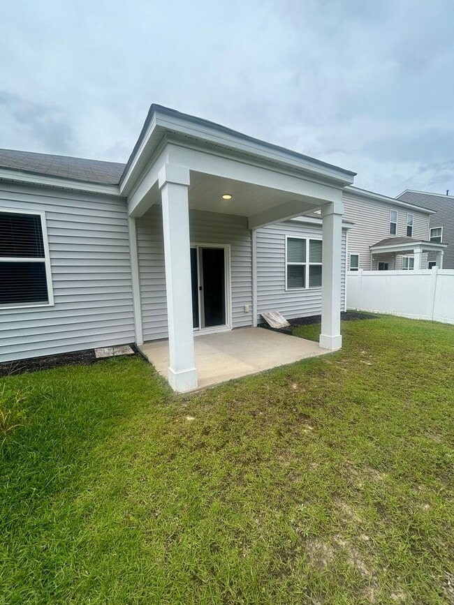 Building Photo - 304 Emery Oak Dr