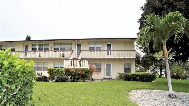 Building Photo - 71 Waltham C