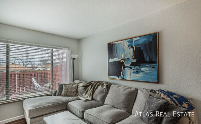 Building Photo - 2424 W 35th Ave