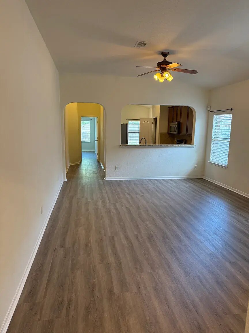 Building Photo - 23722 N Newport Bnd