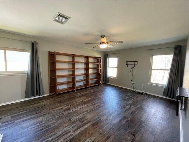 Building Photo - 1102 Keeshond Pl