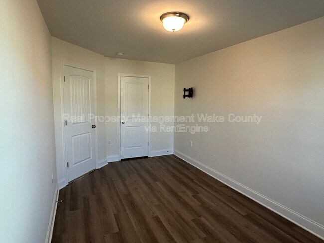 Building Photo - 156 Polaris Ave