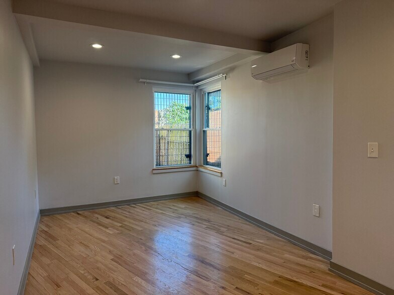 Building Photo - 2851 Boudinot St