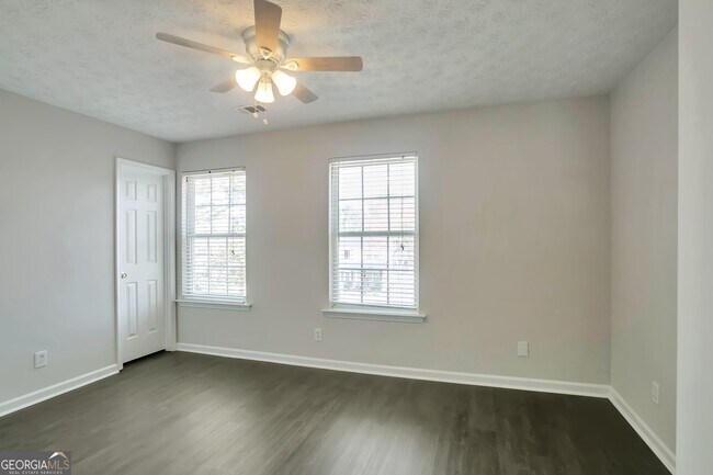 Building Photo - 1001 River Plantation Dr