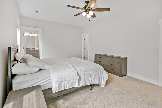 Building Photo - 2901 Random Rd