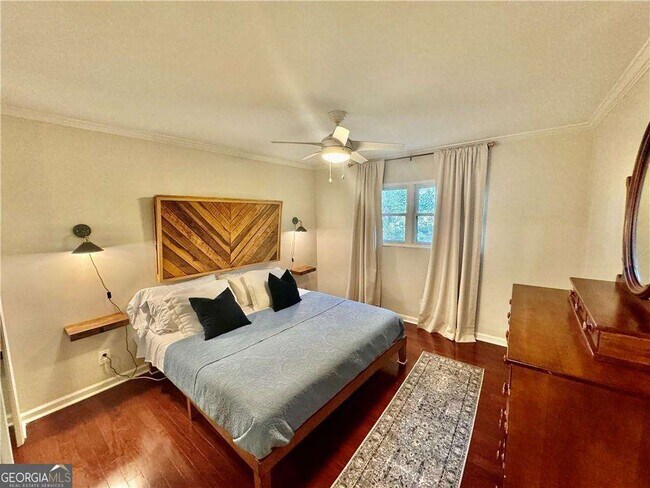 Building Photo - 1230 Woodland Ave NE