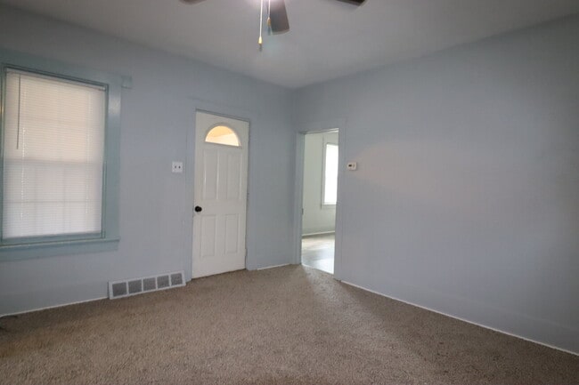 Building Photo - One Bedroom LOWER Duplex