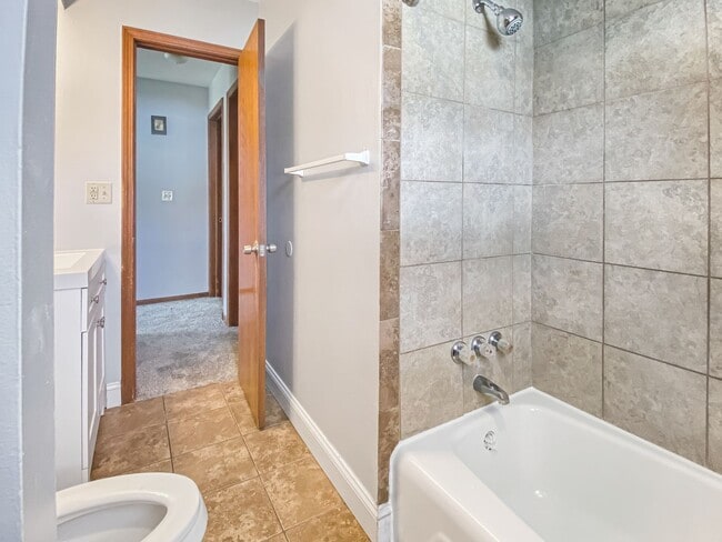 Building Photo - 5969 Crestmoor Dr SE