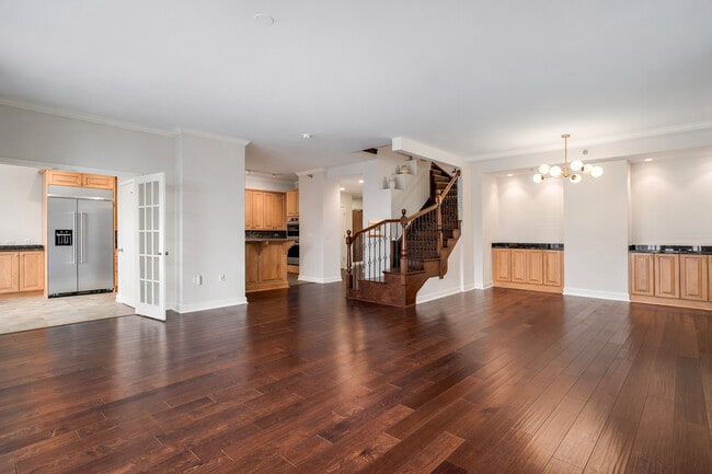 Building Photo - 1335 S Prairie Ave