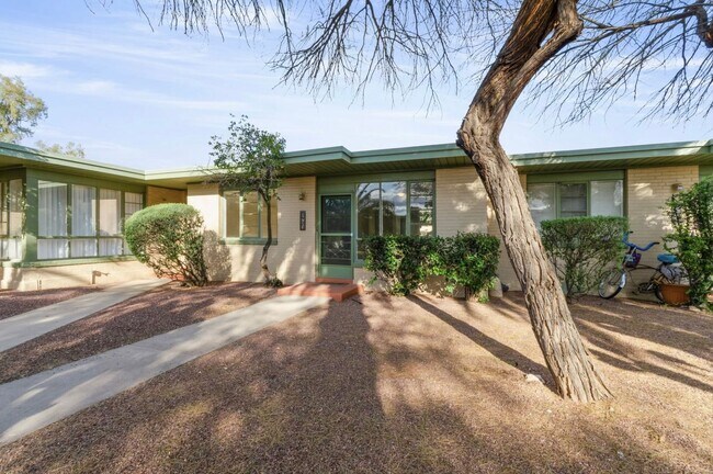 Building Photo - Charming 1-bedroom, 1-bath home in Tucsons most iconic neighborhood!