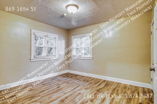 Building Photo - 869 16th St
