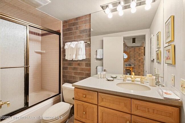 Building Photo - 625 S W End St