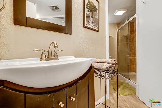Building Photo - Charming Furnished 1-Bedroom Condo with Mo...