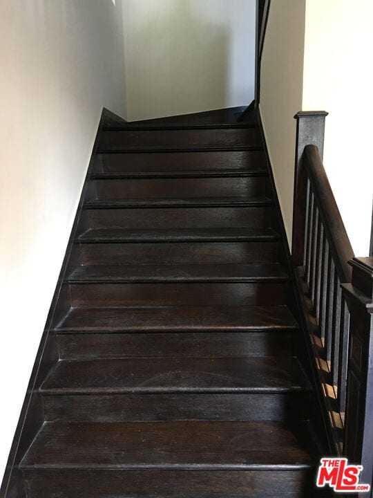 Building Photo - 1180 S Tremaine Ave