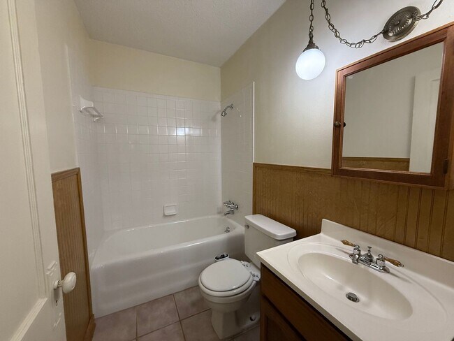 Building Photo - Pensacola - East Hill - 4 bedrooms, 3 bathroom - Mother in Law suite