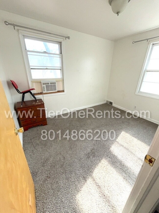 Building Photo - no deposit option available for qualified ...