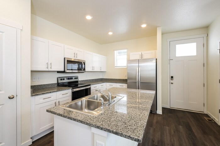 Building Photo - 13423 Oneida Ln