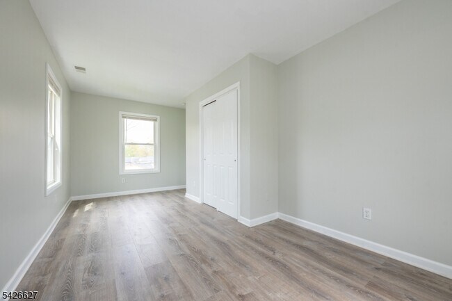 Building Photo - 99 Chesapeake Ave