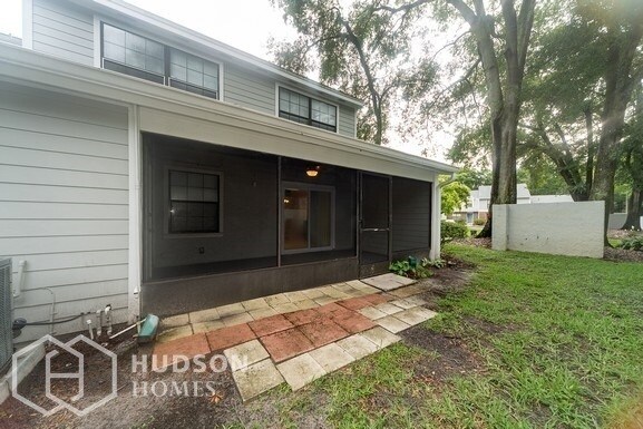 Building Photo - NOW AVAILABLE! 14831 WINDING CREEK C, TAMP...