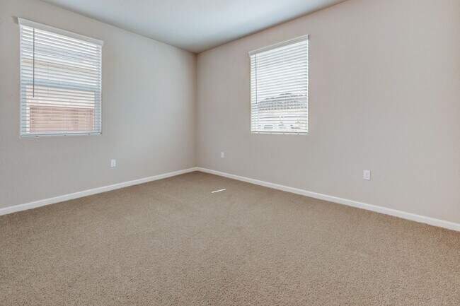 Building Photo - 857 Halford Ln