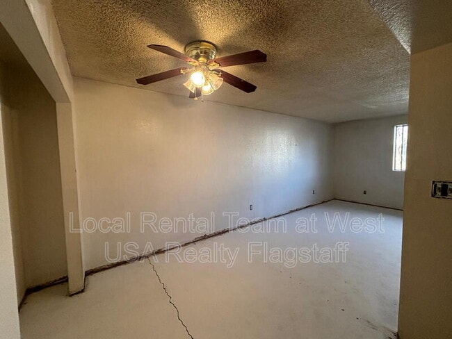 Building Photo - 4513 E Hollygreen Rd