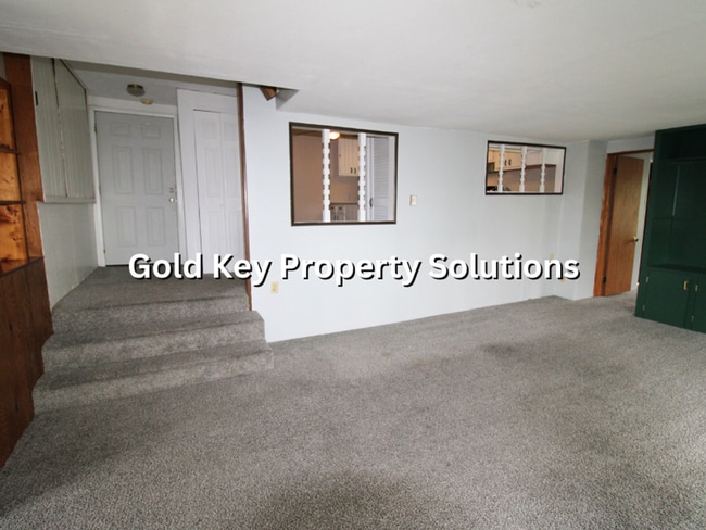 Building Photo - 117 E John St