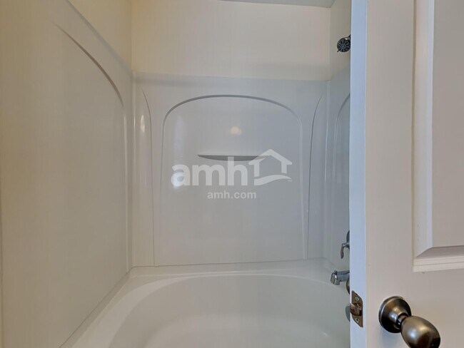 Building Photo - 321 Mossy Wood Rd