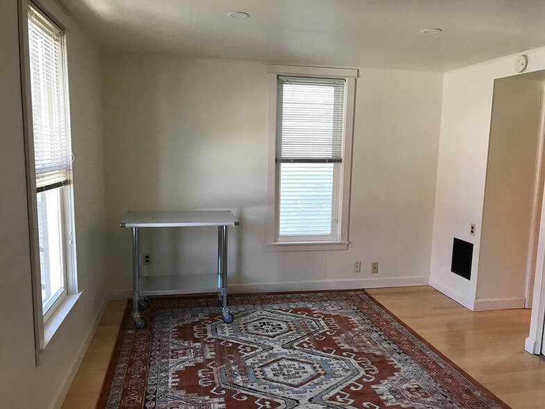 Building Photo - 209 S Broom St