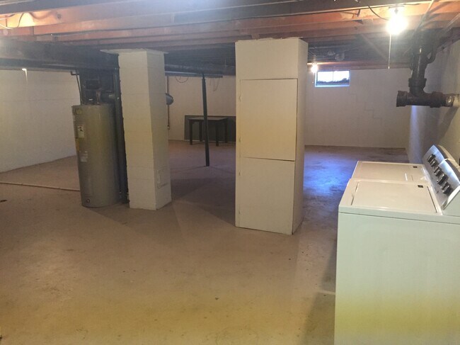 Building Photo - 3882 N Hartford Dr