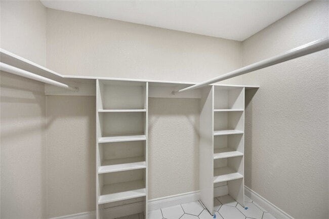 Building Photo - 5702 Old Lodge Dr